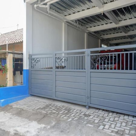 Reddoorz Near Universitas Semarang 2 Alastuwo Kültér fotó